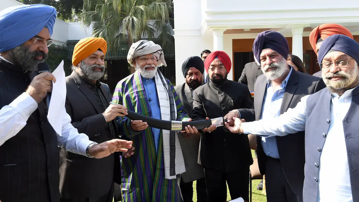 PM Modi with Afghan Sikh-Hindu delegation.