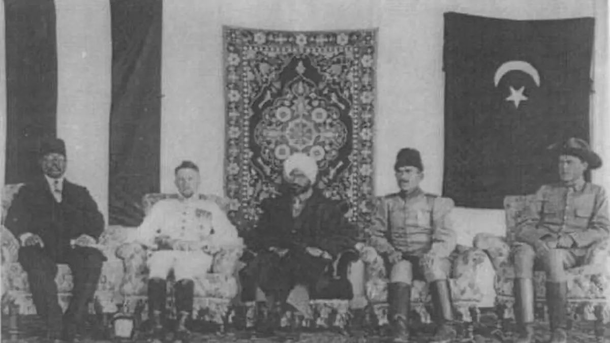 Mahendra Pratap (centre), President of the Provisional Government of India, at the head of the Mission with the German and Turkish delegates in Kabul, 1915. Seated to his right is Werner Otto von Hentig.